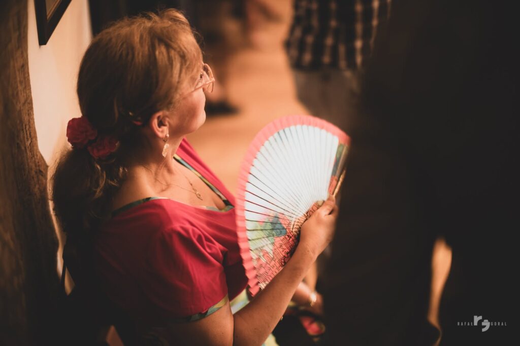 Tangózó pár a milonga táncparkettjén